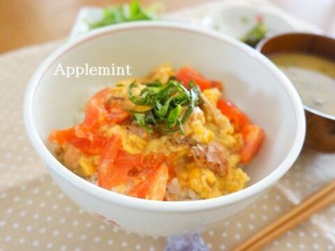 卵とトマトとやきとり（缶）で作るイタリアンな親子丼